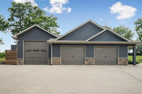 12146 Whispering Meadows Dubuque IA 52003