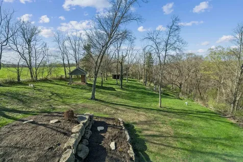 12146 Whispering Meadows Dubuque IA 52003