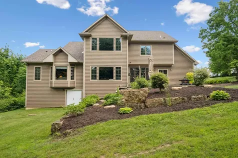 12146 Whispering Meadows Dubuque IA 52003