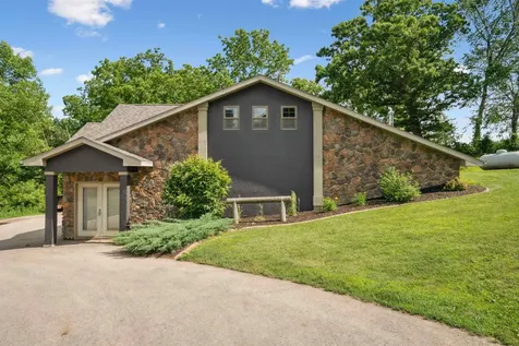 12146 Whispering Meadows Dubuque IA 52003