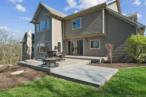 12146 Whispering Meadows Dubuque IA 52003