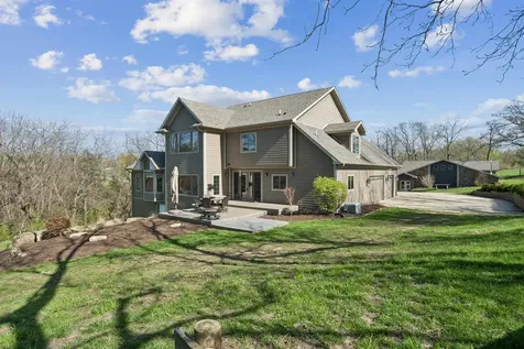 12146 Whispering Meadows Dubuque IA 52003