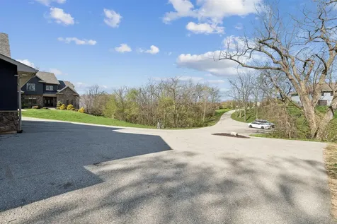 12146 Whispering Meadows Dubuque IA 52003