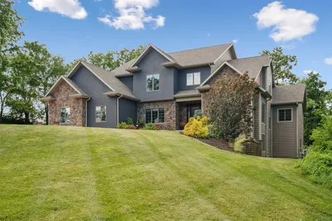 12146 Whispering Meadows Dubuque IA 52003
