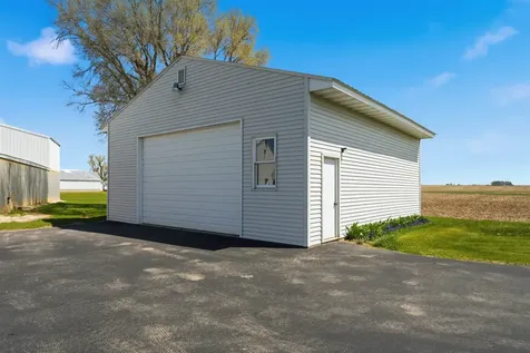 1838 Honey Creek Manchester IA 52057-000