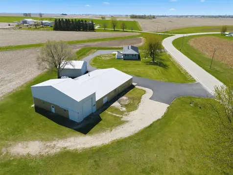 1838 Honey Creek Manchester IA 52057-000
