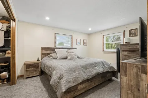5523 Northwood Dubuque IA 52002