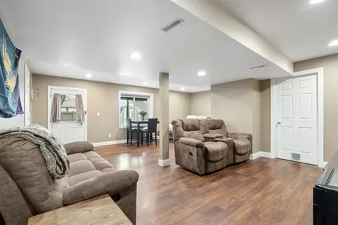 5523 Northwood Dubuque IA 52002