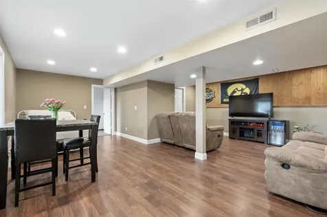 5523 Northwood Dubuque IA 52002