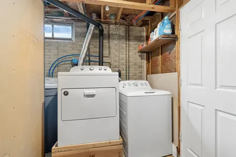 5523 Northwood Dubuque IA 52002