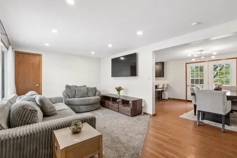 5523 Northwood Dubuque IA 52002