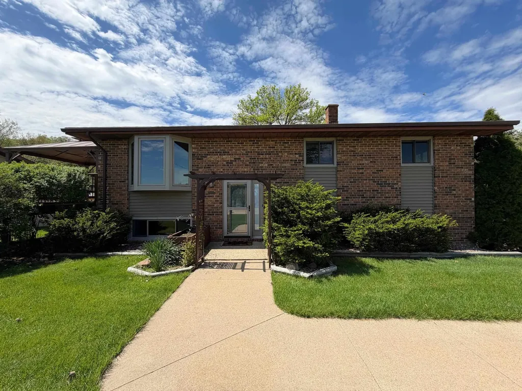 21853 Kings Dubuque IA 52001