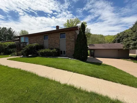 21853 Kings Dubuque IA 52001