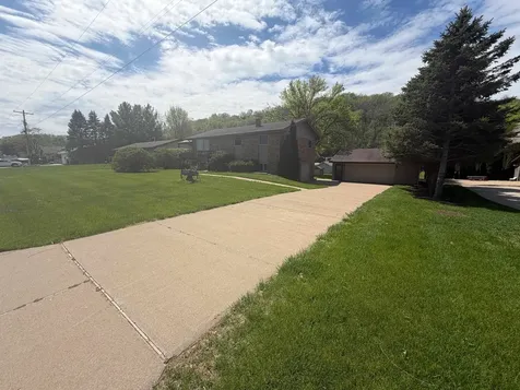 21853 Kings Dubuque IA 52001