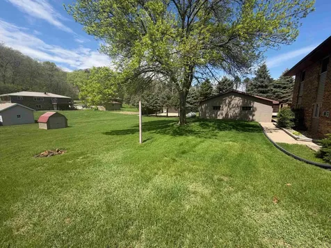 21853 Kings Dubuque IA 52001