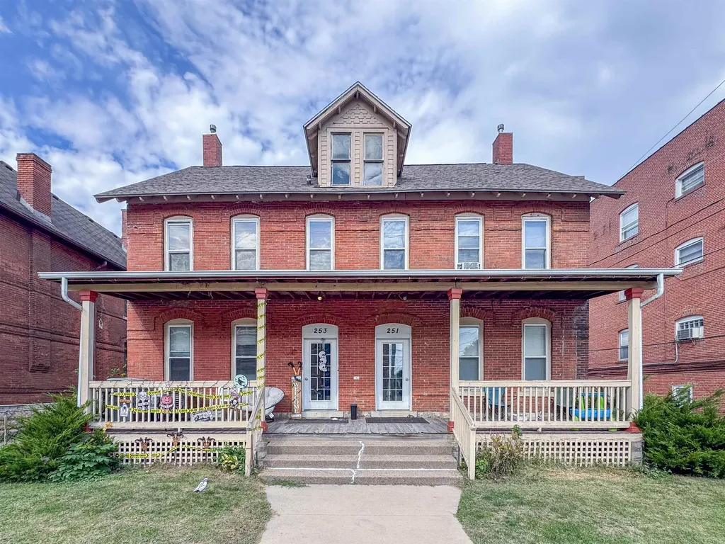 251 W 17th Dubuque IA 52001