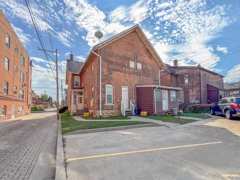 251 W 17th Dubuque IA 52001