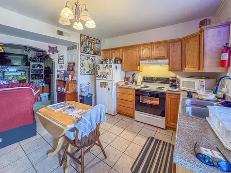 1735 Madison Dubuque IA 52001