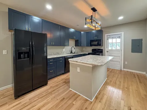 1735 Madison Dubuque IA 52001