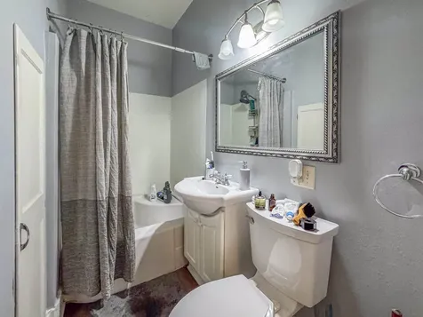 1735 Madison Dubuque IA 52001