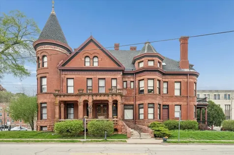 504 Bluff Dubuque IA 52001