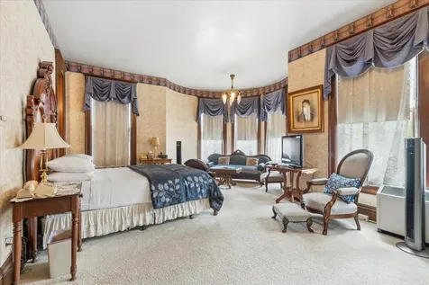 504 Bluff Dubuque IA 52001