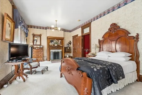 504 Bluff Dubuque IA 52001