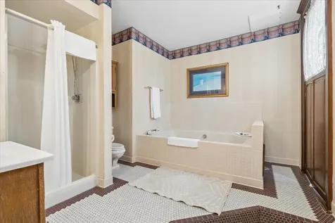 504 Bluff Dubuque IA 52001