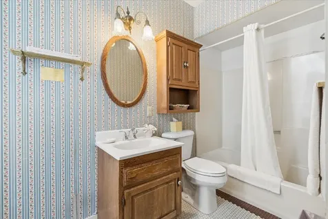 504 Bluff Dubuque IA 52001