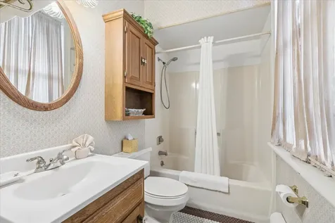 504 Bluff Dubuque IA 52001