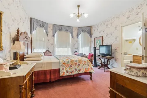 504 Bluff Dubuque IA 52001