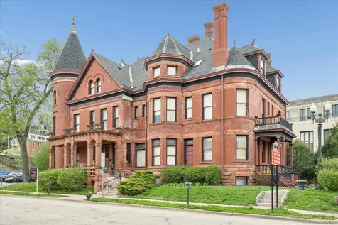 504 Bluff Dubuque IA 52001