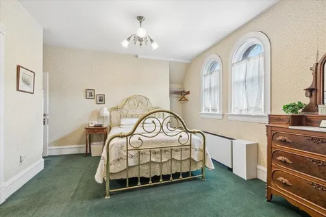 504 Bluff Dubuque IA 52001