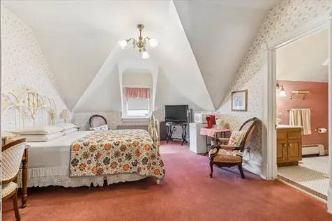 504 Bluff Dubuque IA 52001