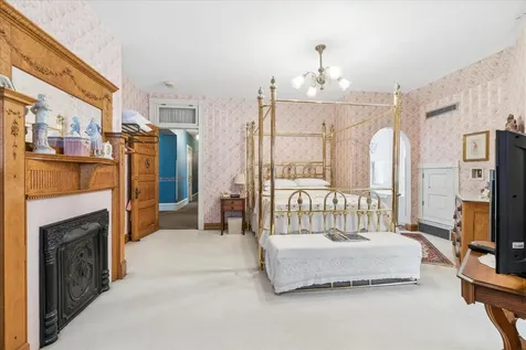 504 Bluff Dubuque IA 52001