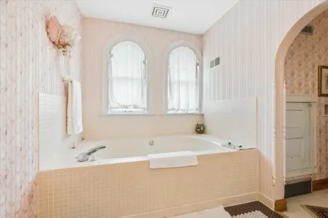 504 Bluff Dubuque IA 52001