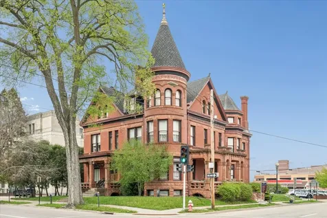 504 Bluff Dubuque IA 52001