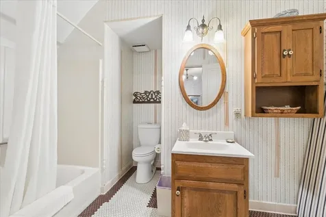 504 Bluff Dubuque IA 52001