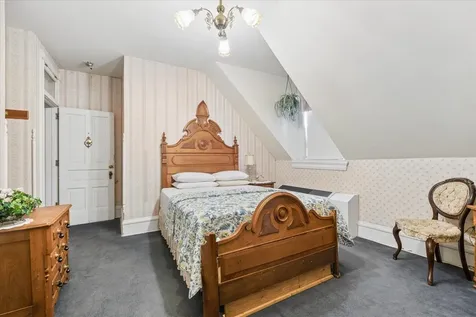 504 Bluff Dubuque IA 52001