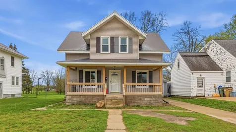 527 SW 2nd Dyersville IA 52040