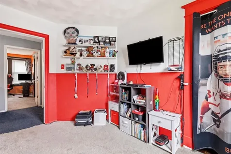 527 SW 2nd Dyersville IA 52040