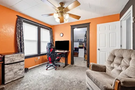 527 SW 2nd Dyersville IA 52040
