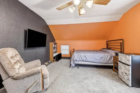 527 SW 2nd Dyersville IA 52040