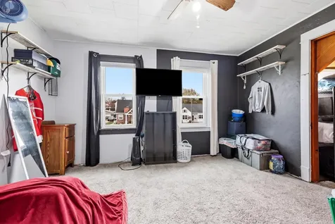 527 SW 2nd Dyersville IA 52040