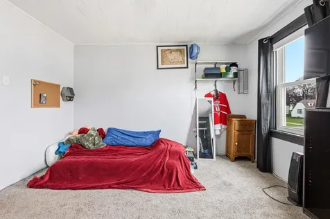 527 SW 2nd Dyersville IA 52040