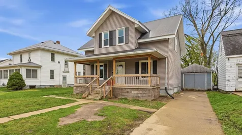 527 SW 2nd Dyersville IA 52040