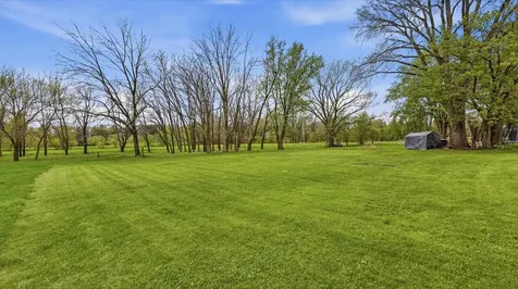 527 SW 2nd Dyersville IA 52040