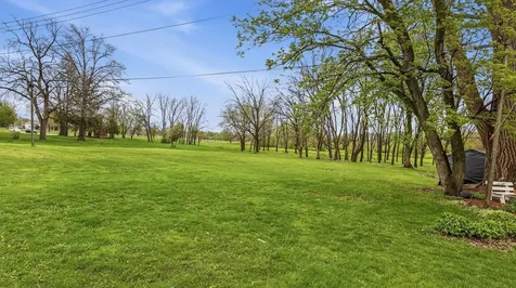 527 SW 2nd Dyersville IA 52040