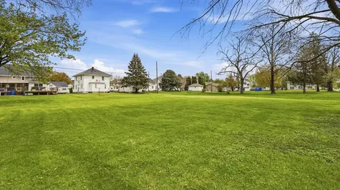 527 SW 2nd Dyersville IA 52040