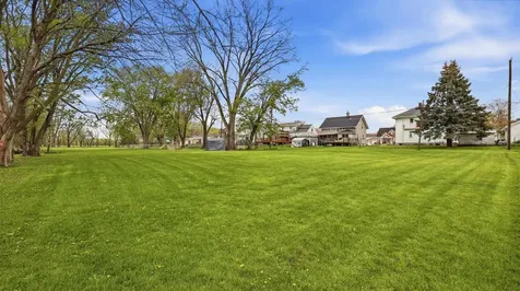 527 SW 2nd Dyersville IA 52040